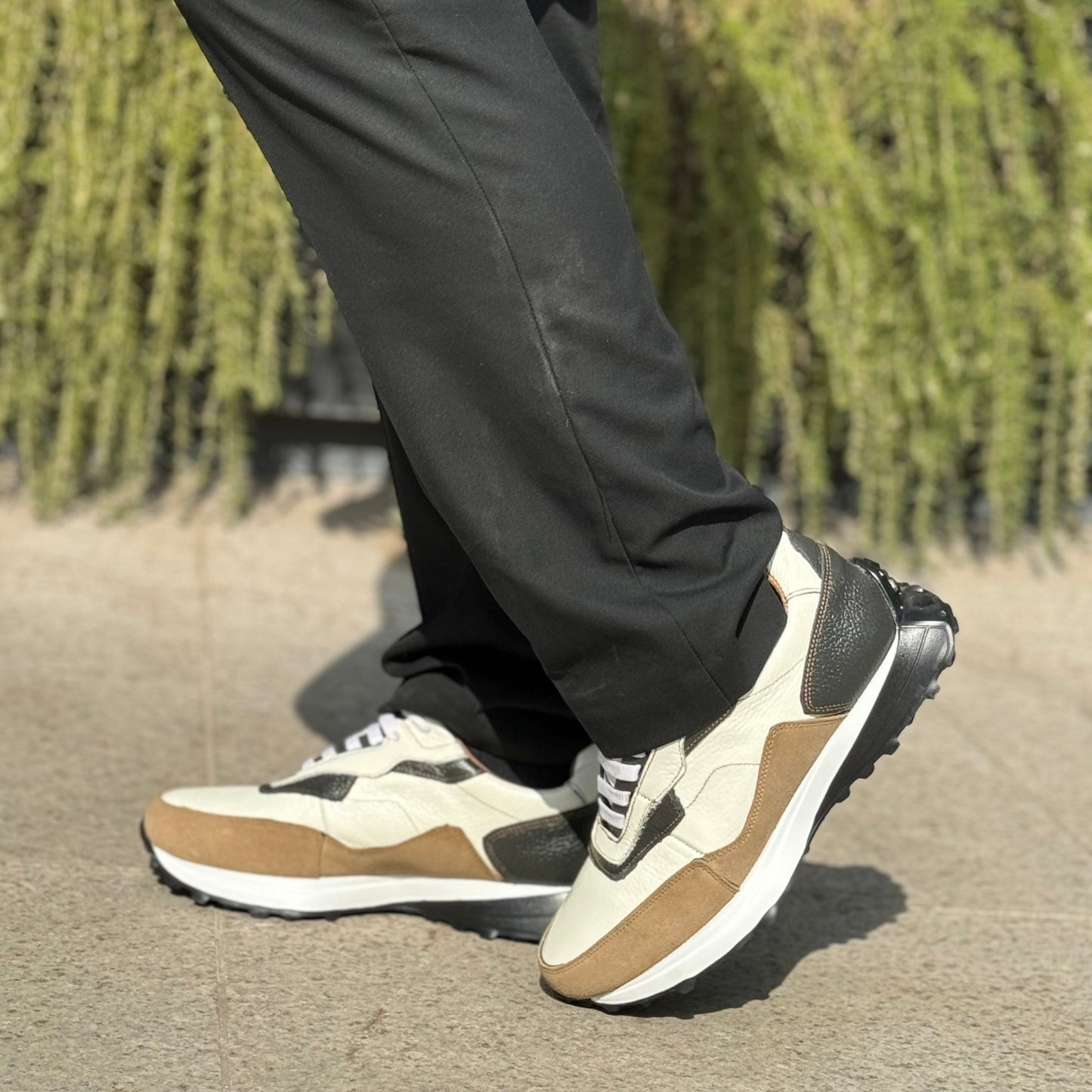 sneaker de piel flother perla & gris flother / gamuza arena mod 20k99