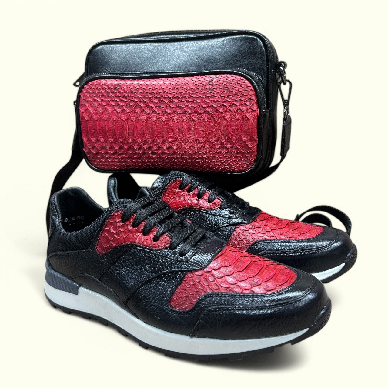 combo de tenis de piel y bandolera en piel exotica vibora cherry 6030