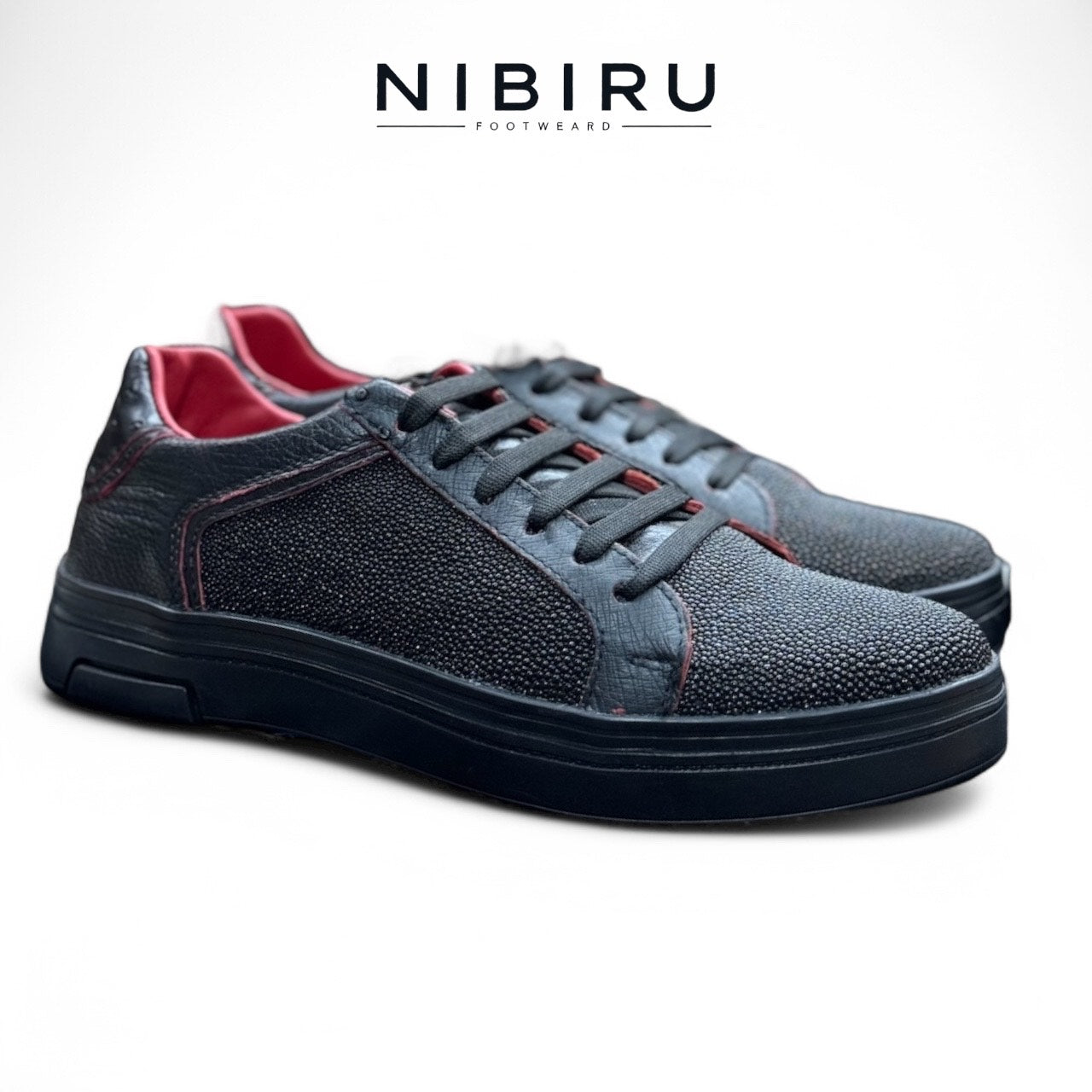 sneaker de piel mantarraya negro / piel avestrus black cherry full exotic