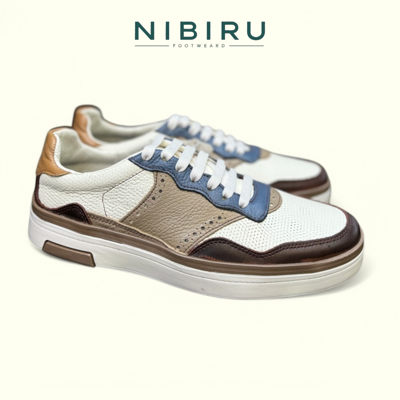 sneaker de piel venado crema perla / piel moca aplicacion orange blue