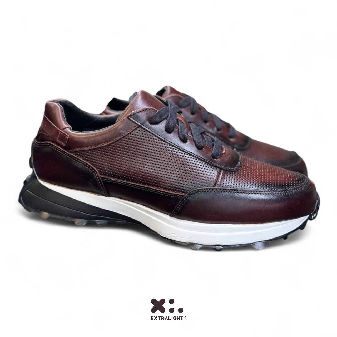 sneaker de piel pullup vino perforado 20k extralight