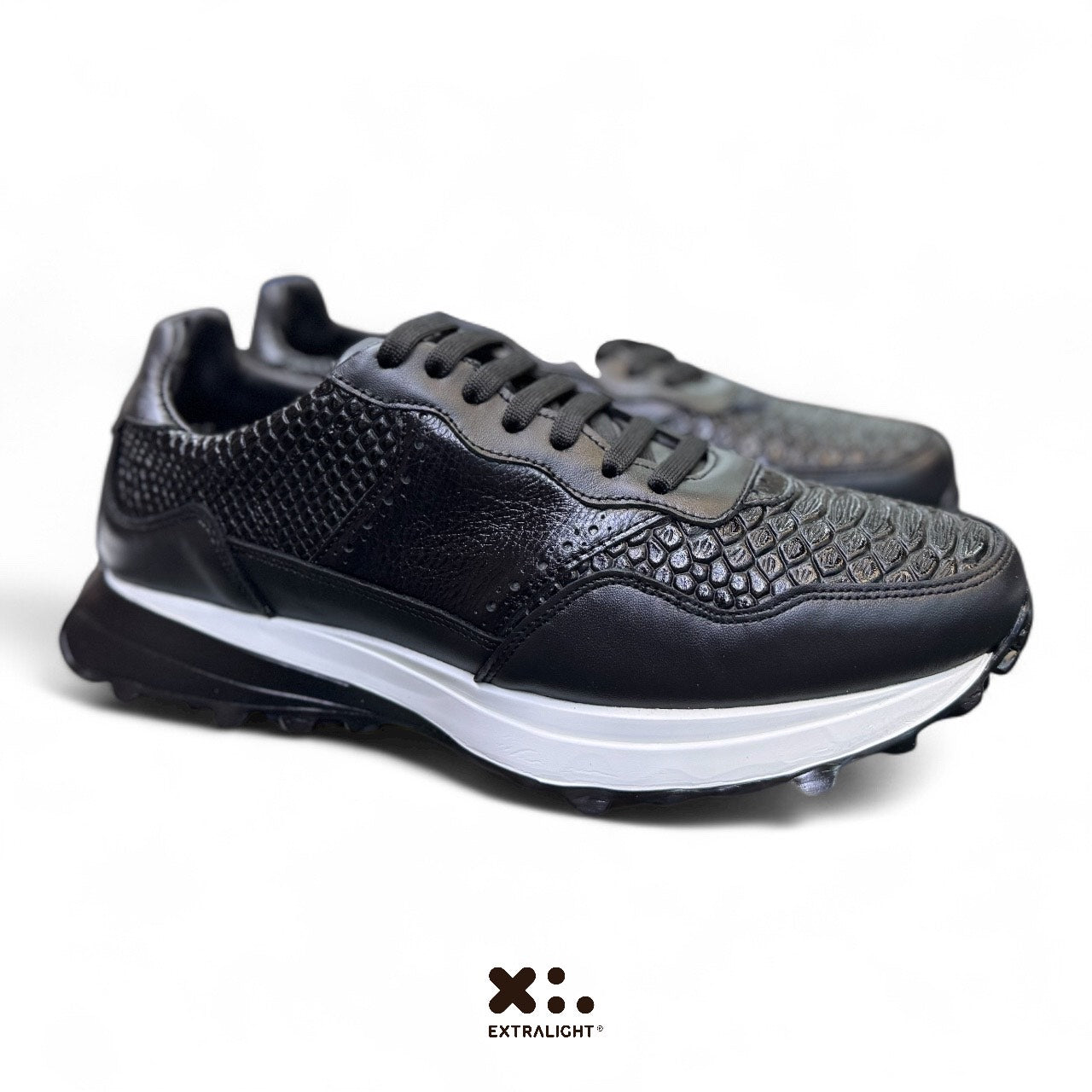 sneaker de piel grabado pyton negro mate 20k10 extralight