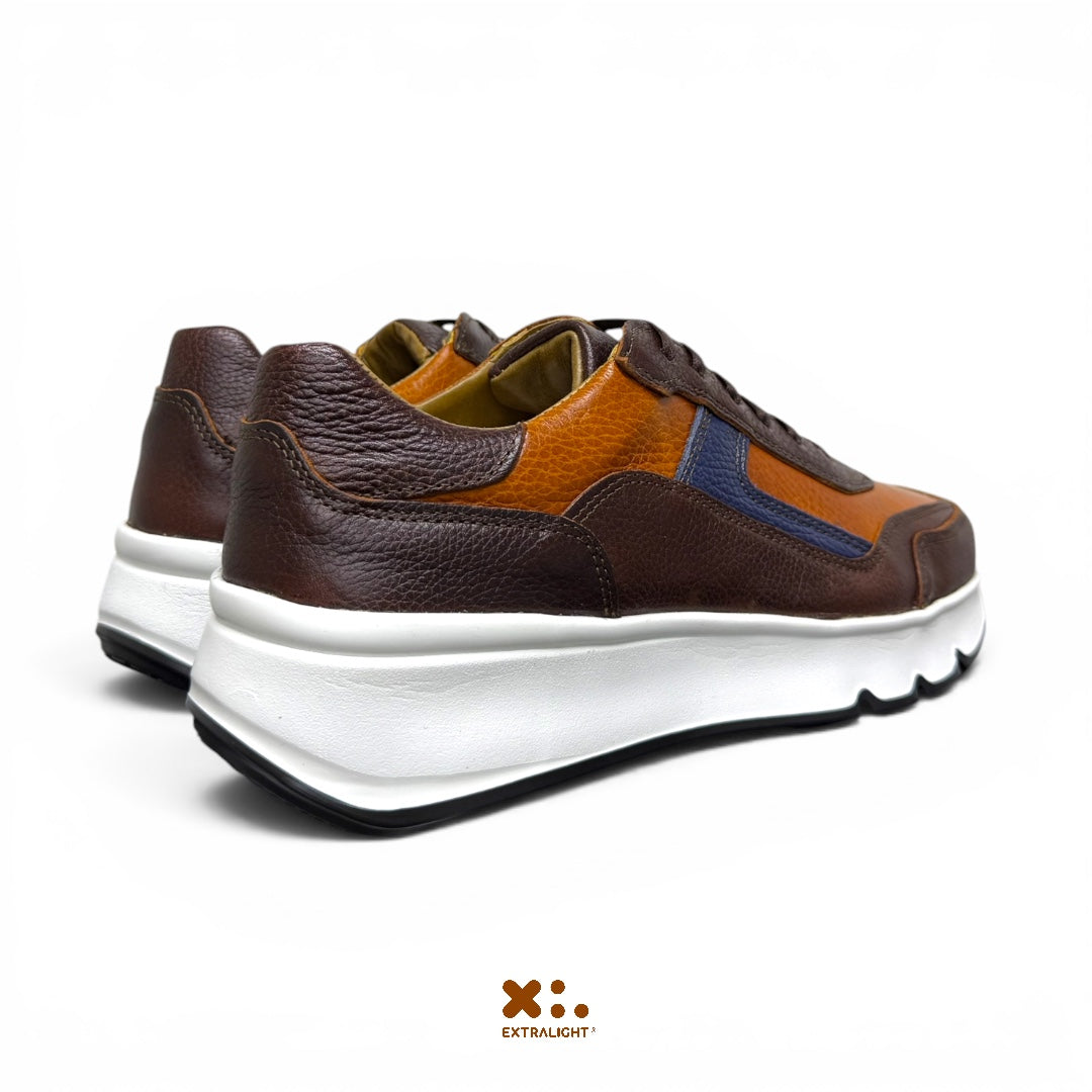 Sneaker chárger de piel venado café caoba Extralight®