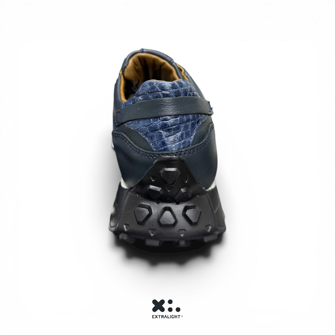 sneaker de piel venado aplicacion piel cocodrilo color azul rey mod 20k