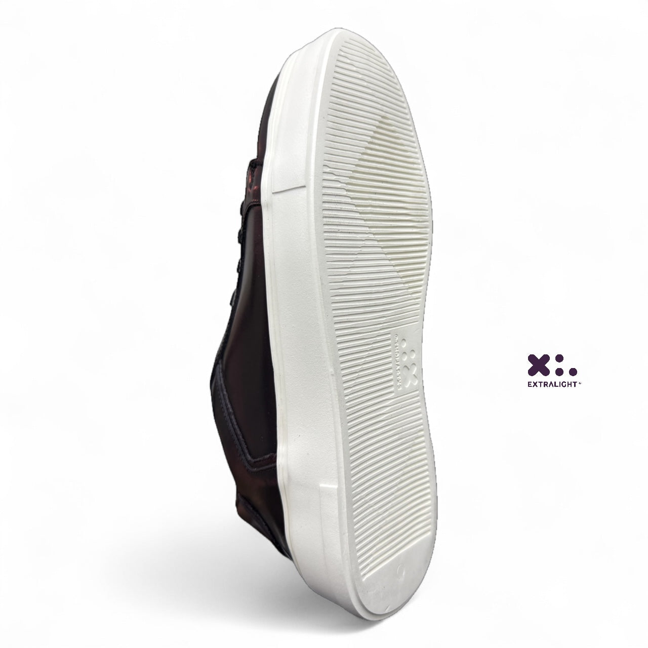 sneaker de piel camaleón black cherry 16k vermil extralight