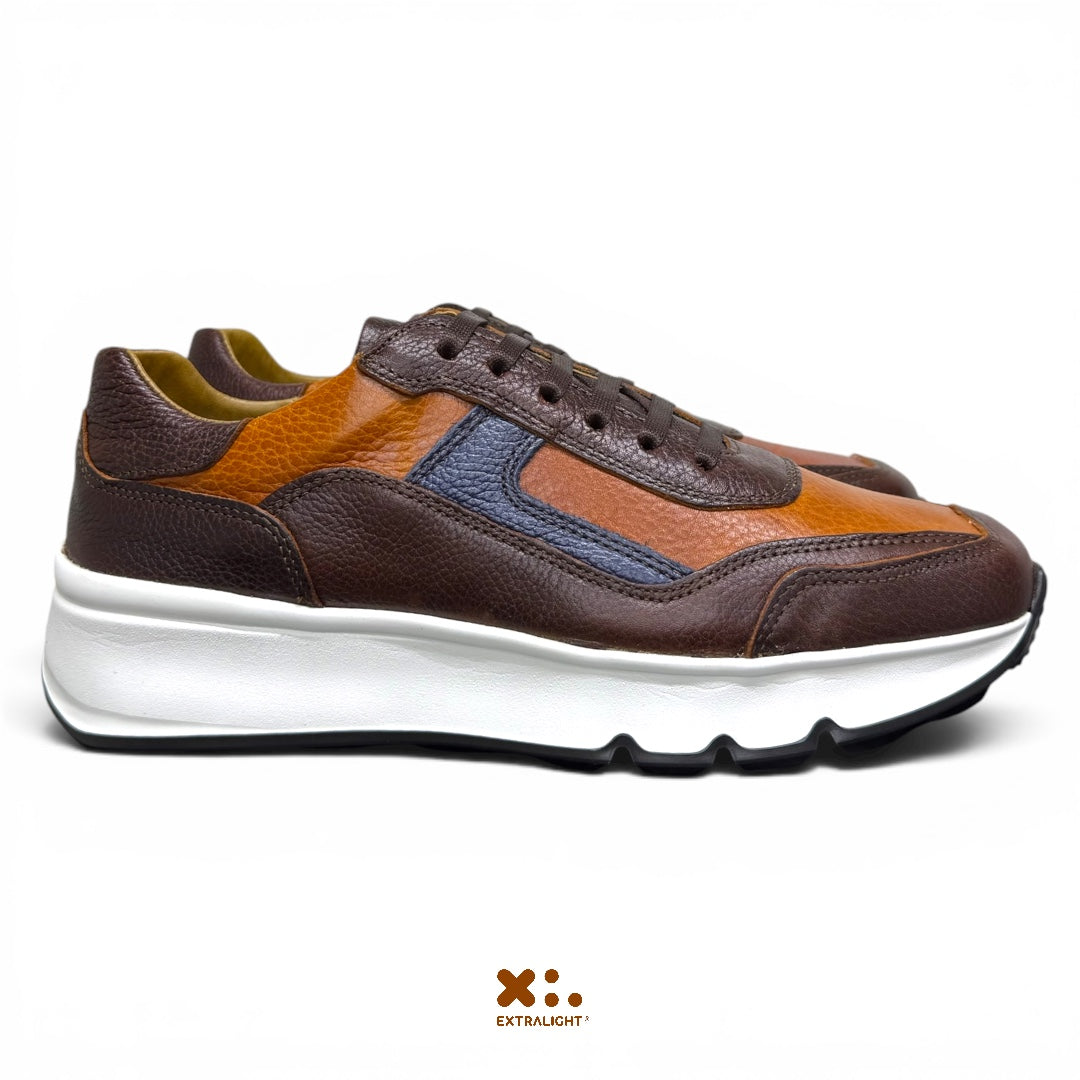 Sneaker chárger de piel venado café caoba Extralight®