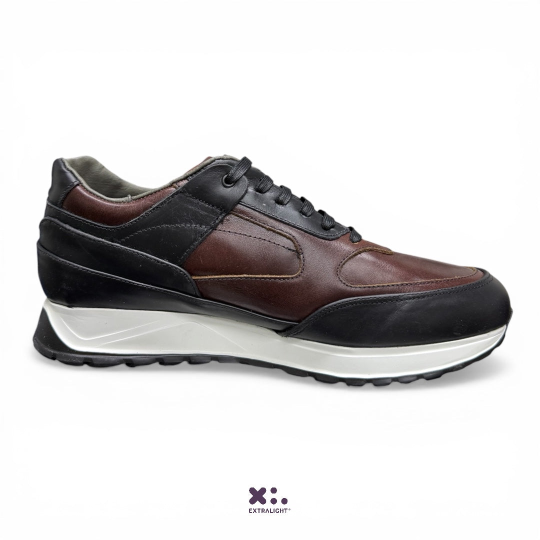 sneaker monclear - negro/vino mate Extralight®