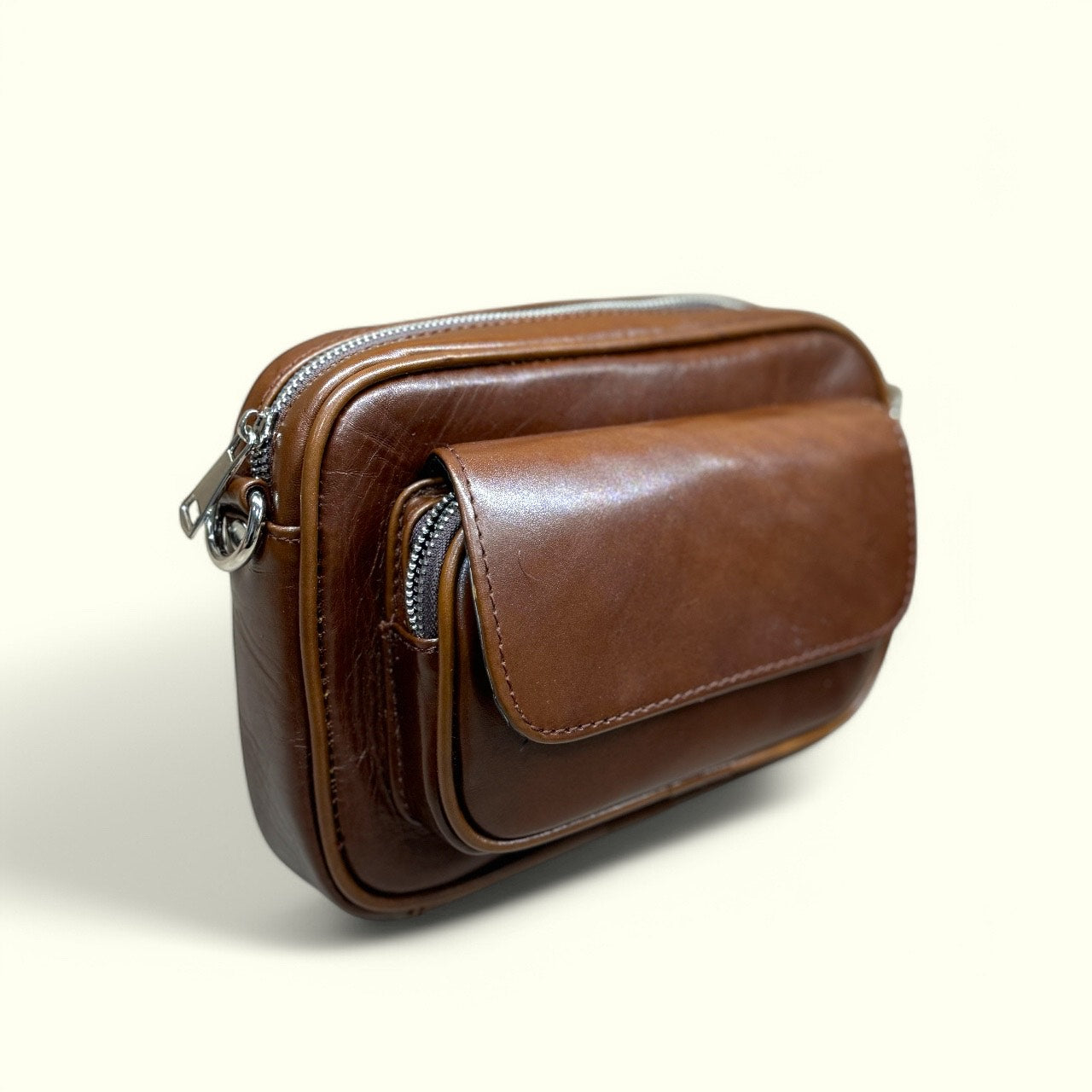 bandolera de piel cuero coñac mod saint santos practica y elegante