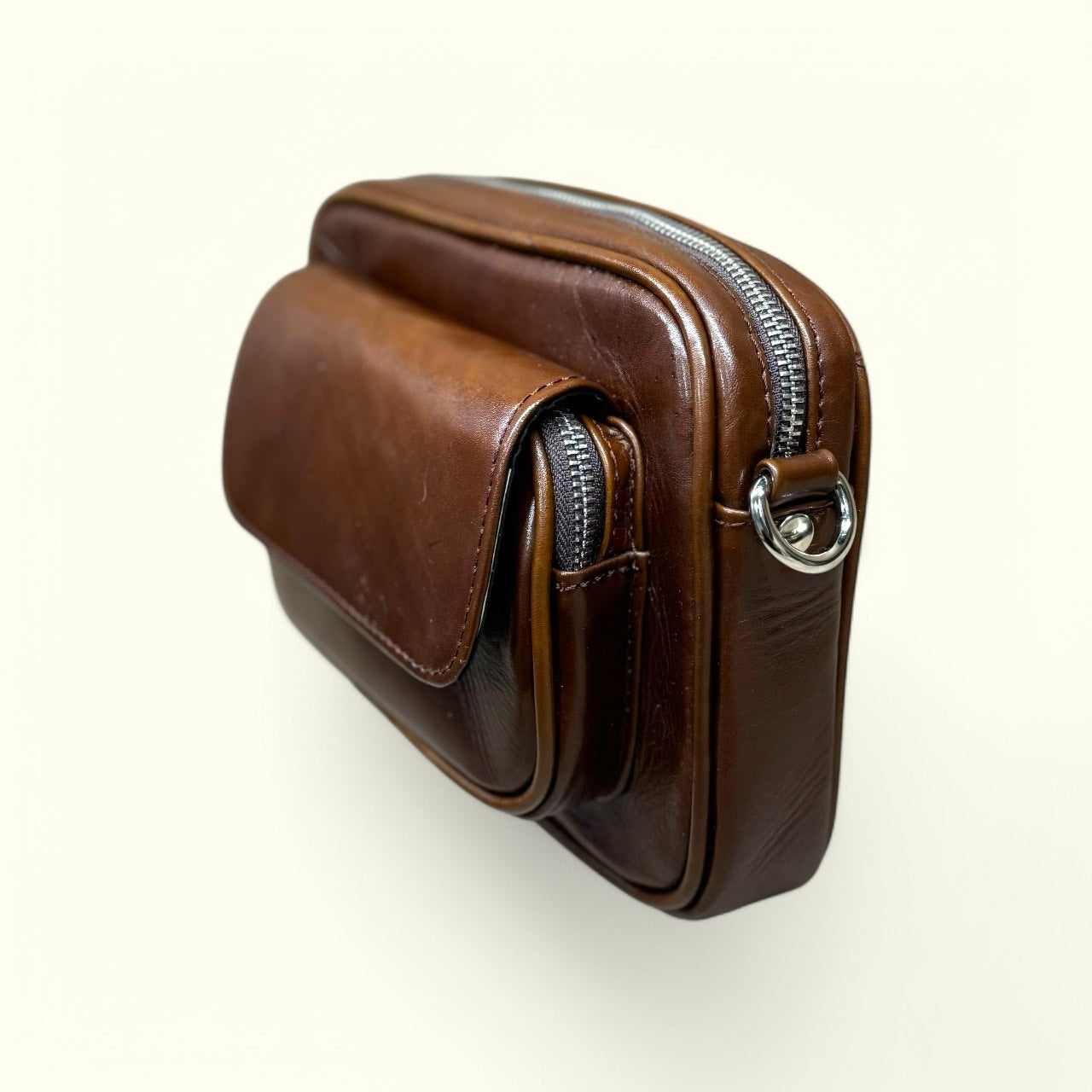 bandolera de piel cuero coñac mod saint santos practica y elegante