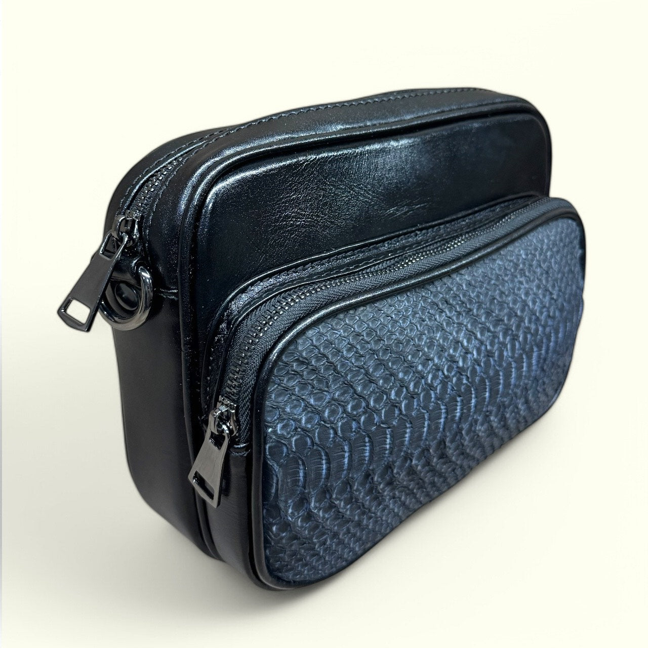 crossbody de piel napa / piel exotica vibora blue jean black  mod monaco