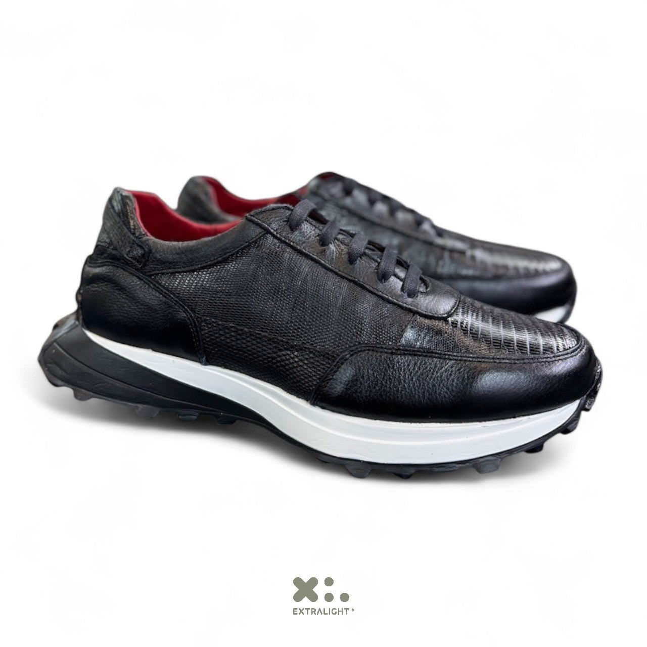 sneaker de piel venado / piel lizard negro 20k extralight